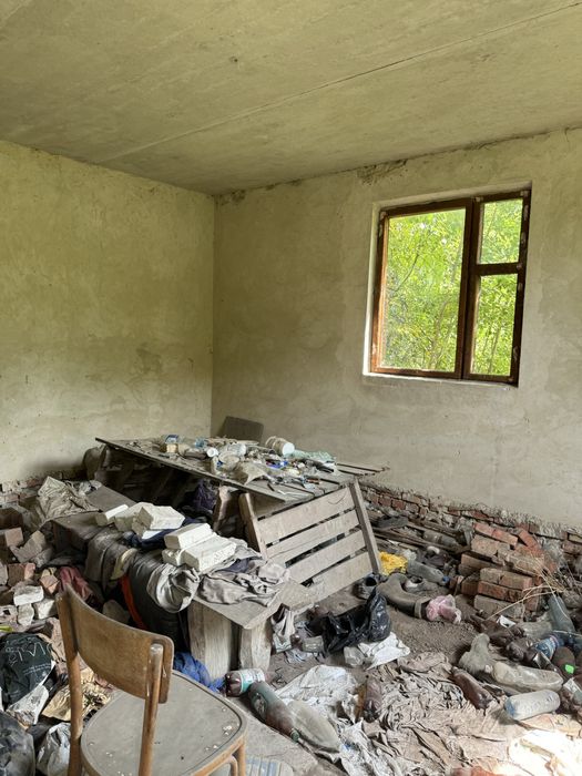 Дачна ділянка з недобудованим будинком у Микитинцях