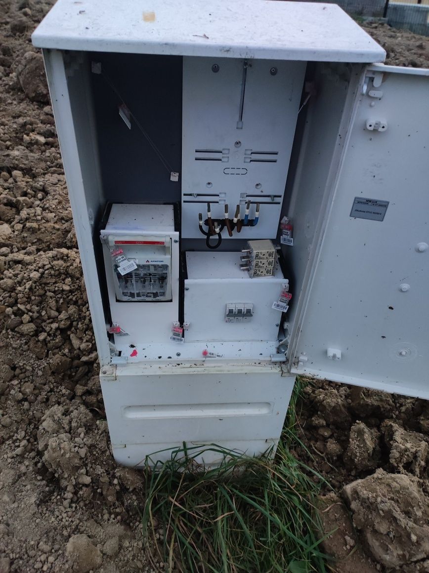 Skrzynka rozdzielnia budowlana elektryczna pomiarowa Tauron RB-ka