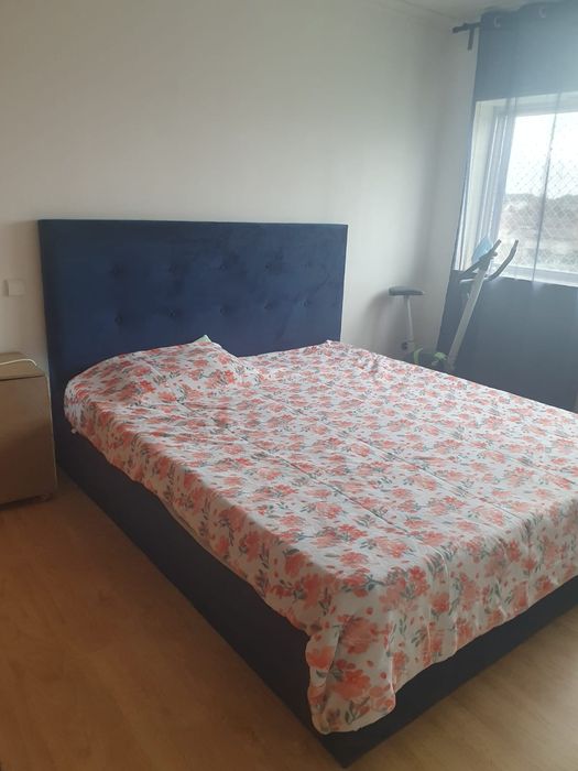 Cama King size com colchão