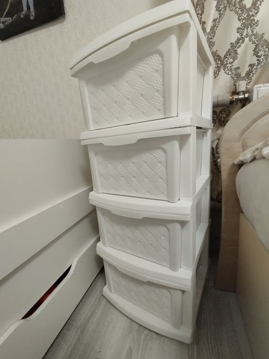 Комод пластиковий білий