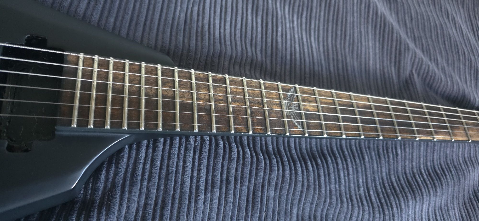 Gitara do metalu. Washburn Parallaxe V260. Flying  V-ka. Nie Solar.