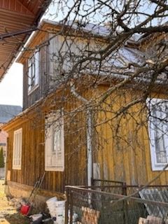 Dom, drewniany budynek mieszkalny do rozbiórki