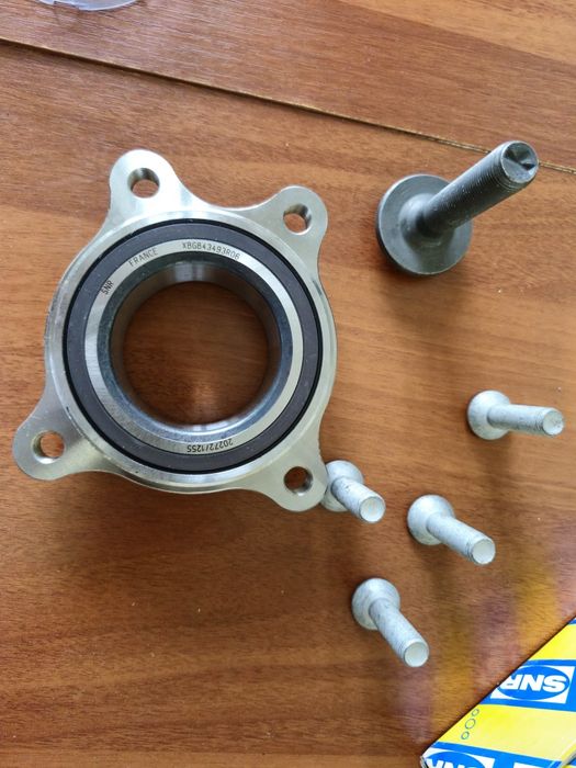 R157.53 Комплект підшипника колеса задн/передн Лів/Прав (із маточиною)