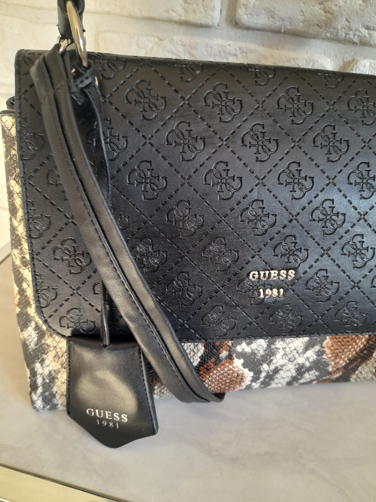 Nowy Model Guess!
