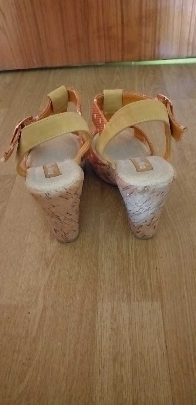 Sprzedam sandałki Deichmann 38