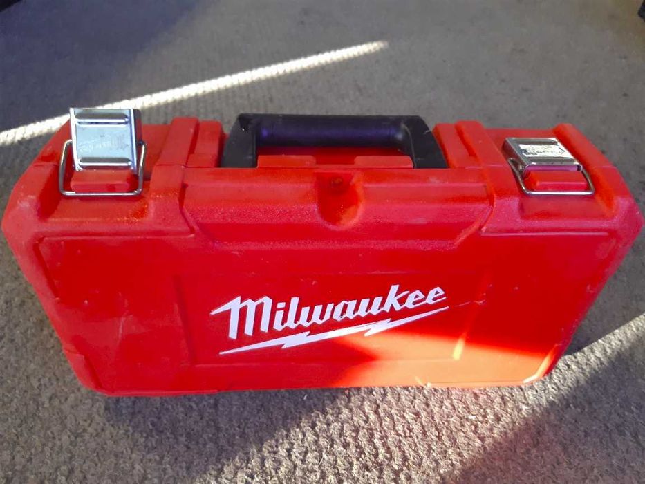 Skrzynka walizka MILWAUKEE na otwornice