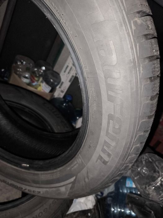 Зимові Шини б/у розміру 235*60 R 18