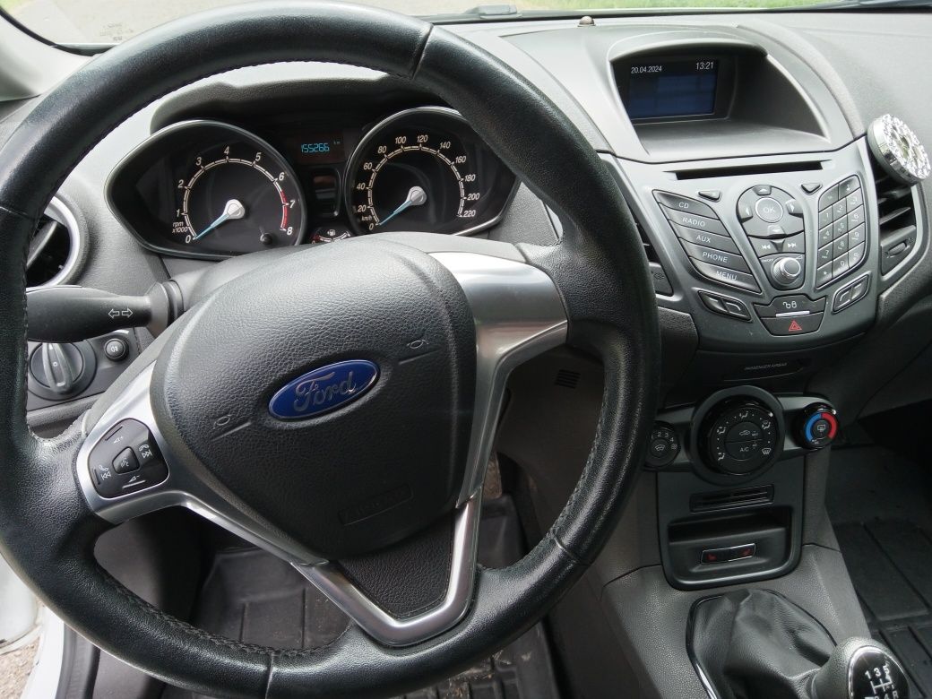 Ford Fiesta MK7 2016 Światła LED airbag zestaw głośnomówiący