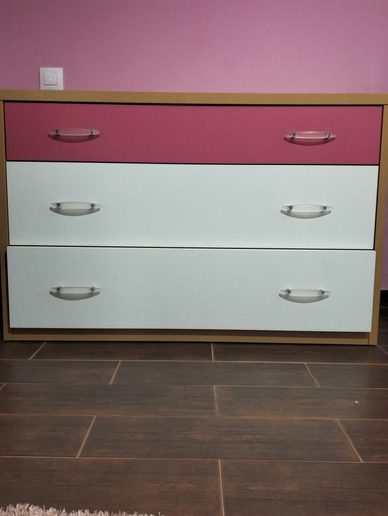 Cómoda quarto menina