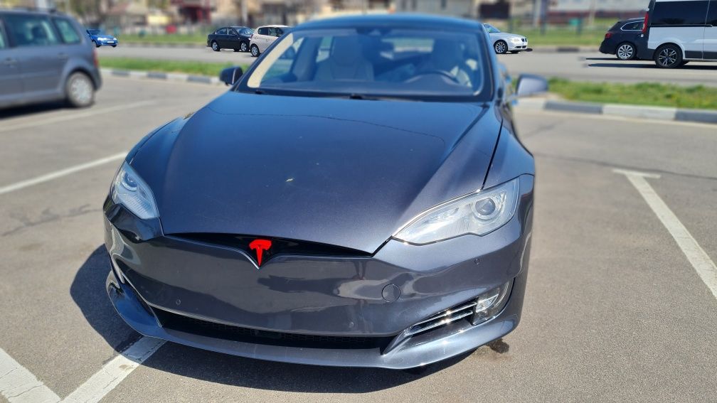 Tesla Model S 2015