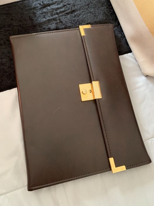 Pasta de documento em pele