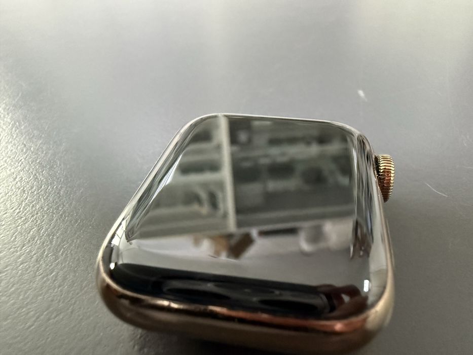 Apple Watch Series 4 40mm Stainless Steel Gold