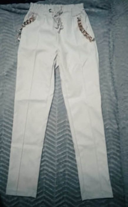 Spodnie białe z eko-skóry