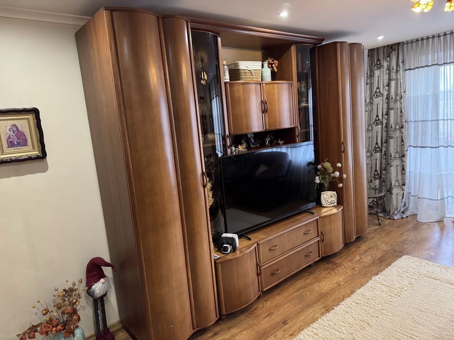 Продам меблеву стінку у вітальню