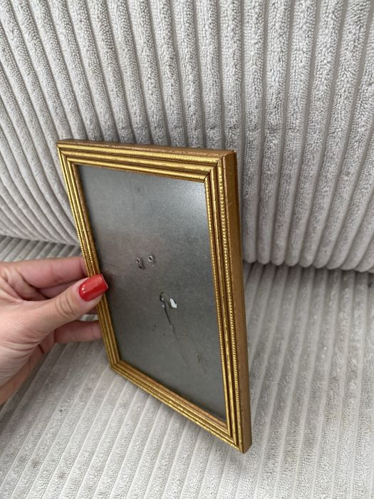 Drewniana złota ramka na zdjęcie Vintage