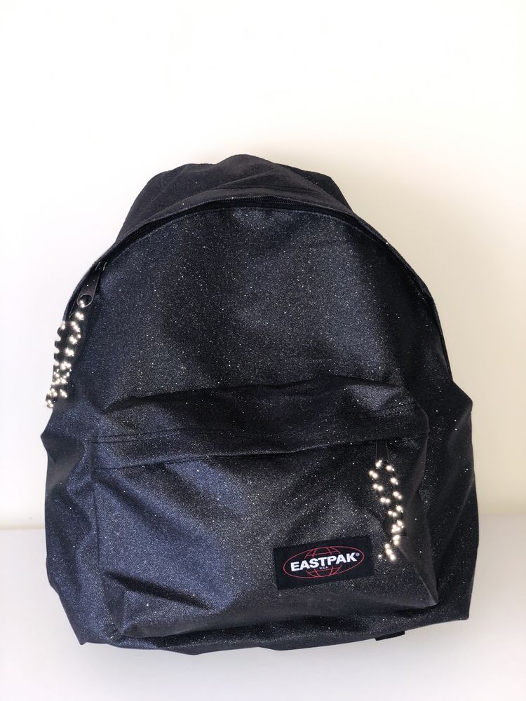 Vendo Mochila Eastpak preta com brilho