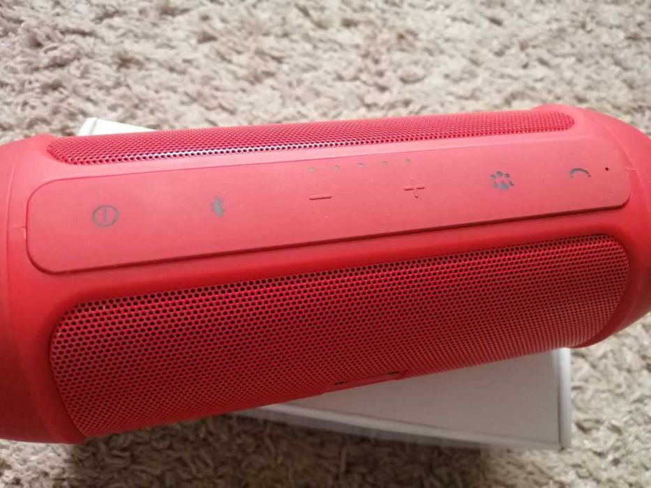 колонка JBL червона