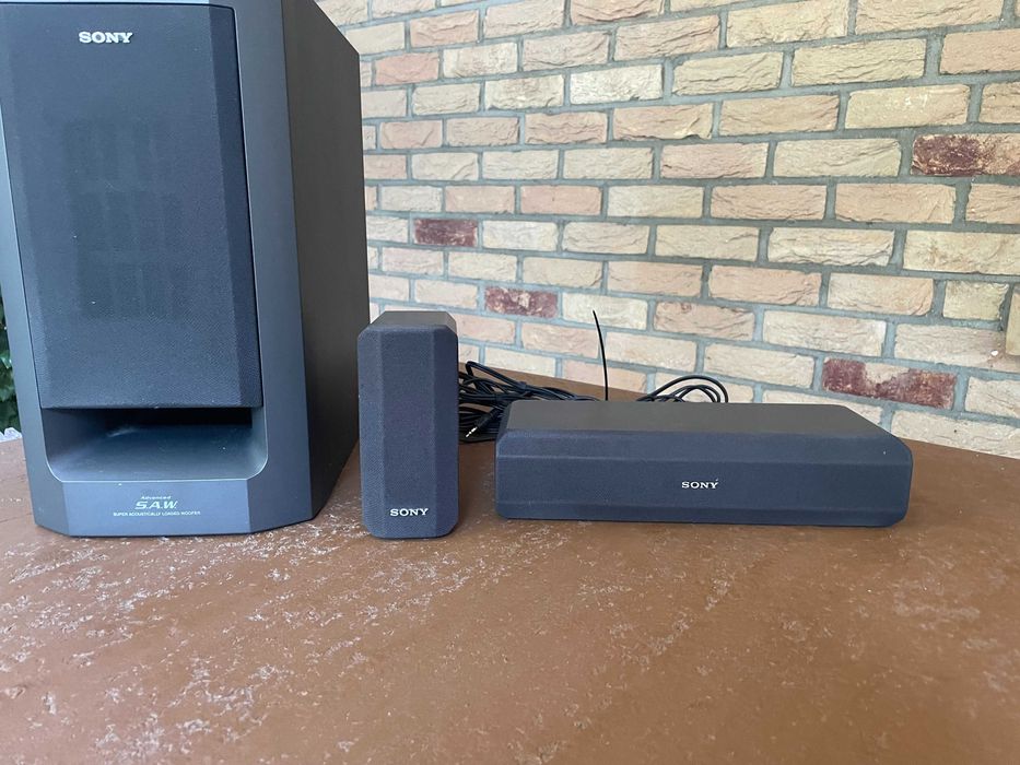 kino domowe marki Sony, trzy głośniki, tuner, odtwarzacz cd/dvd