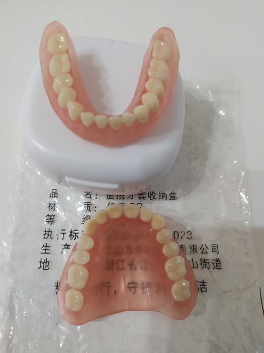 Зубний протез \акриловий\