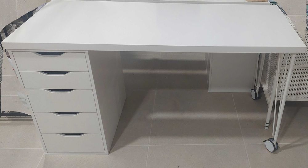 Secretária + Cadeira rotativa + HP All in One 22' (ou vendo separado)