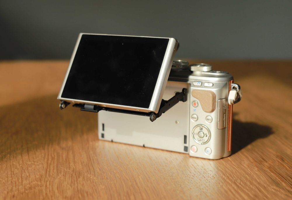 Olympus PEN E-PL8 + obiektyw Olympus 14–42mm EZ Pancake