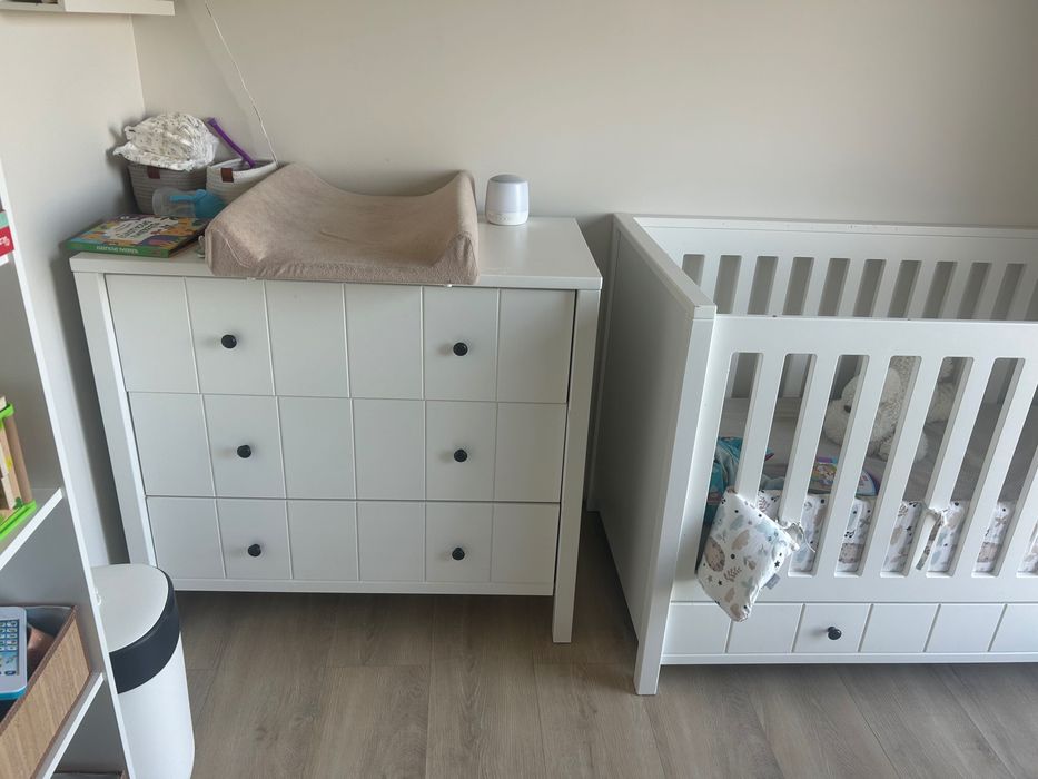 Komoda i łóżeczko dziecięce z kolekcji Komoda+łóżeczko Novelies Allpin