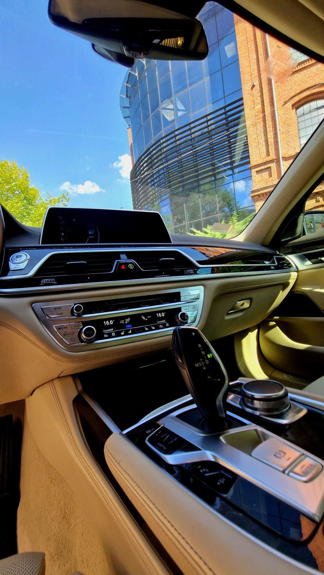 Bmw 740xd wynajem limuzyna wypożyczalnia aut premium luksusowych