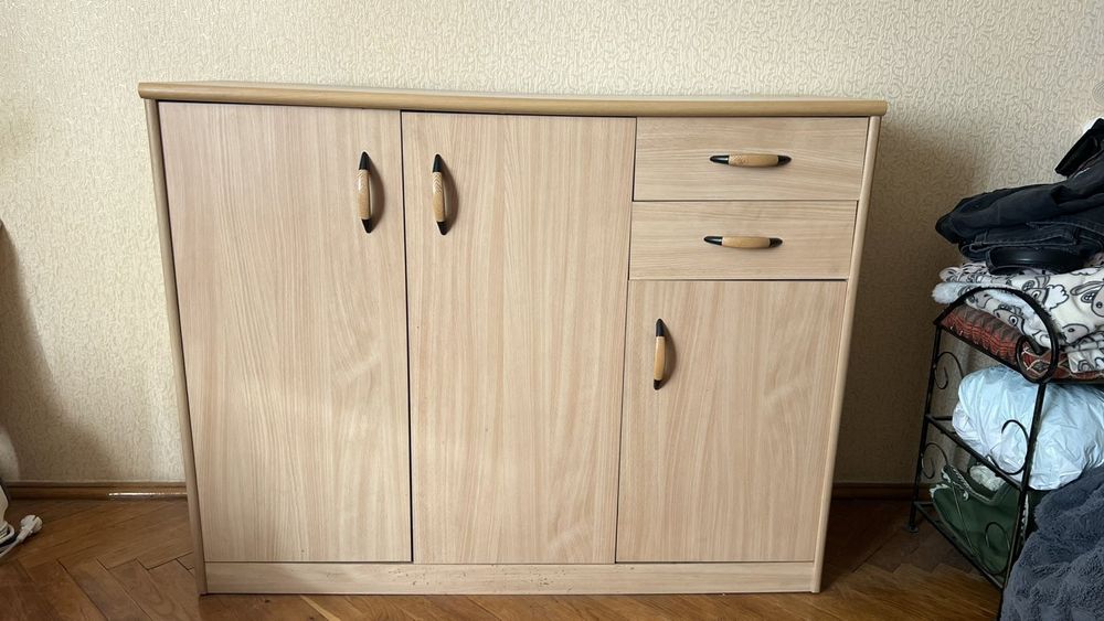 Продам комод світлого кольору