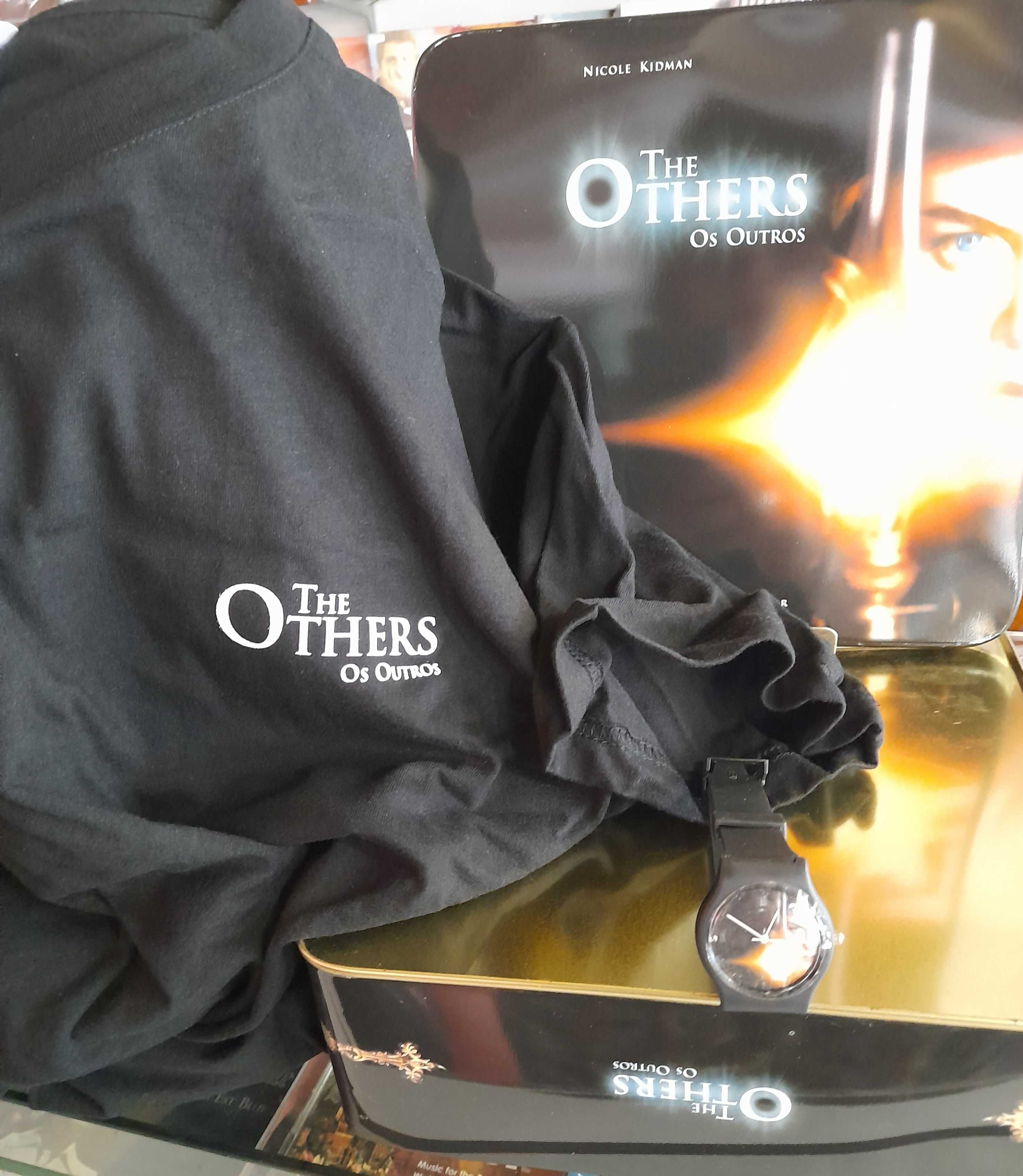 Latas de filmes com relógio e t-shirt (preço por caixa)