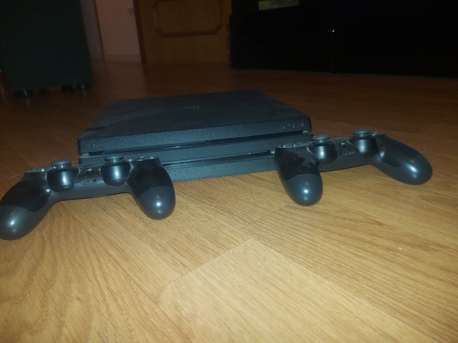 Ps4 Pro  1 Tr ( jogos podem ser adquiridos separadamente)
