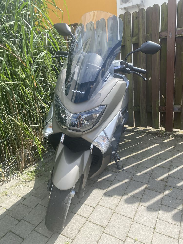 Skuter Yamaha nmax 125.
