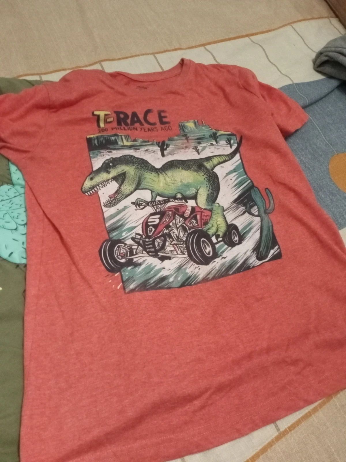 Três t-shirts de menino