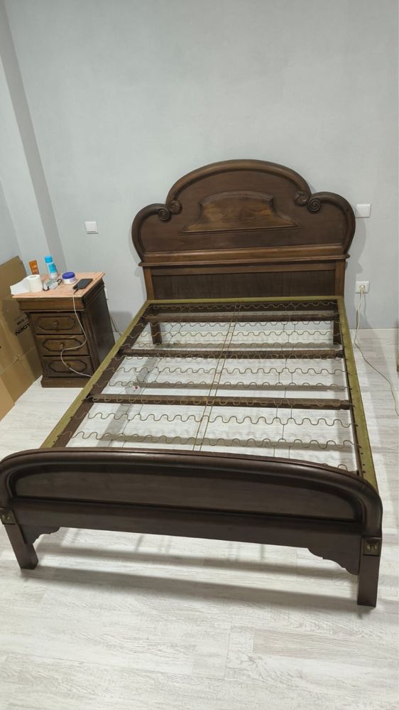 Cama de casal 1,40 X 2,00 e estrado