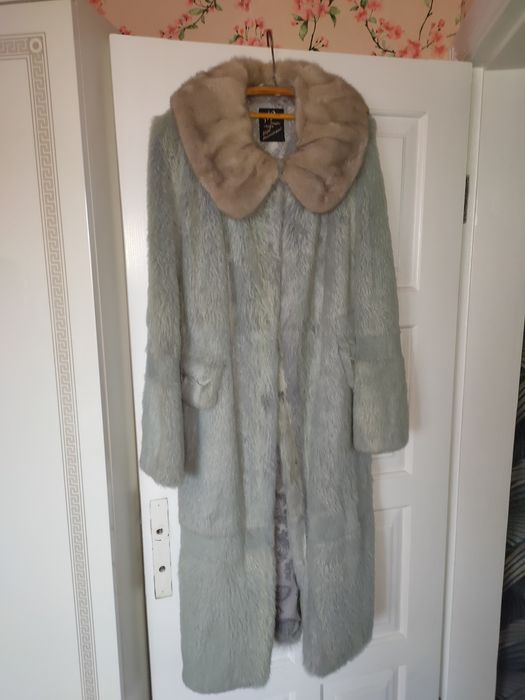 Шуба нутриевая голубая с норковым воротником