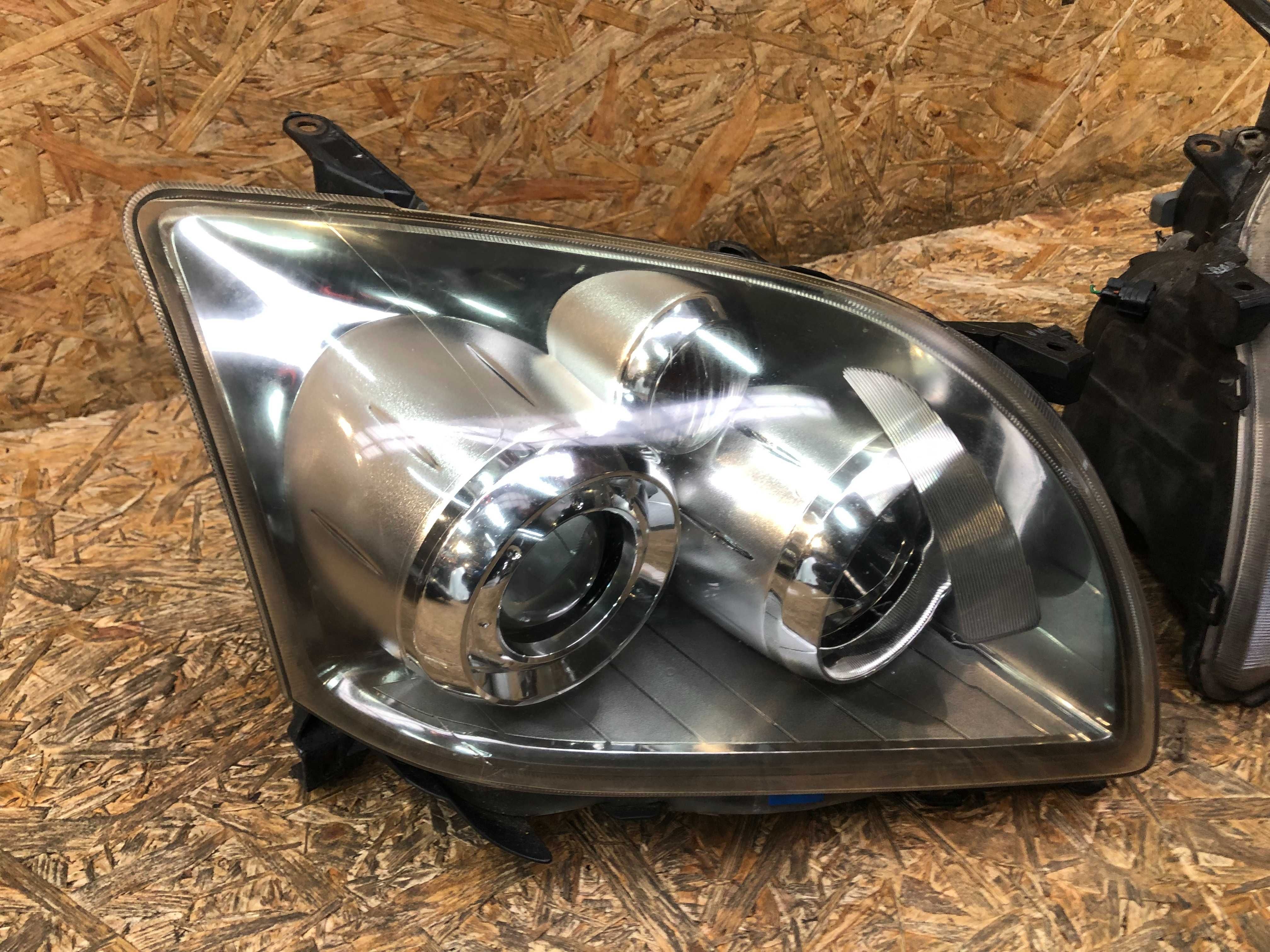 Lampa/reflektor przedni lewy prawy Toyota Avensis T25 lift