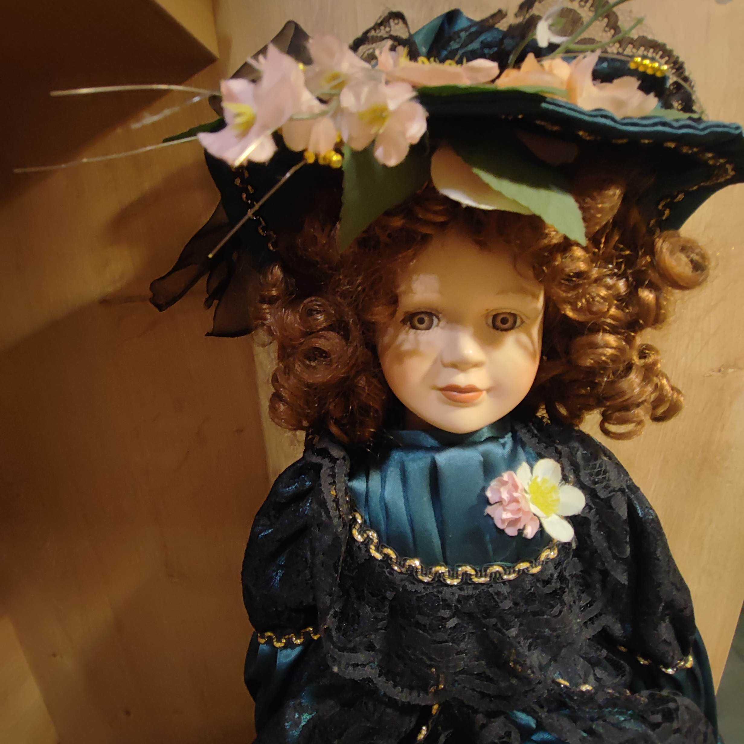 DUŻA RZADKA  Lalka kolekcjonerska  (collectible porcelain doll)