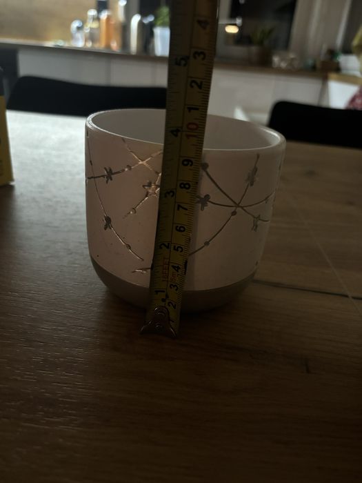 Doniczki 2 sztuki różne.