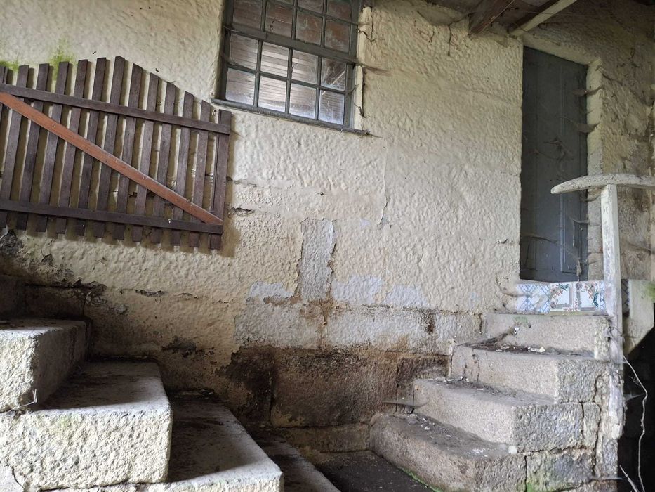 Quinta para restaurar 3.000m a 3km praia fluvial Cabeça Santa Penafiel