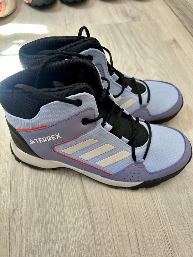 Продам нові ботинки Adidas оригінал