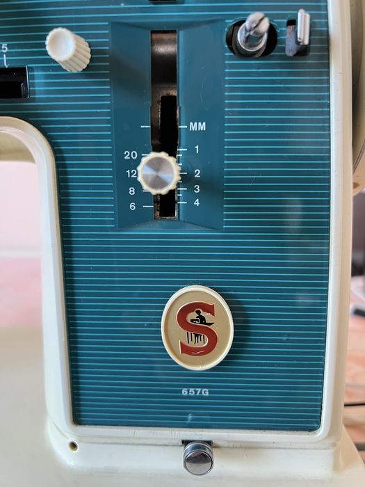Приводна швейна машинка Singer 657G