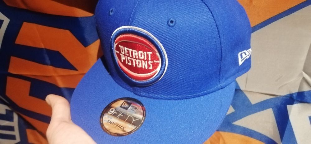 Czapka z daszkiem New Era Detroit Pistons NBA