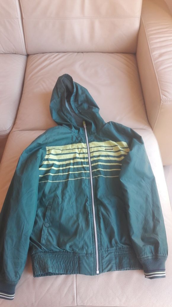Kurtka wiosenna firmy zara.