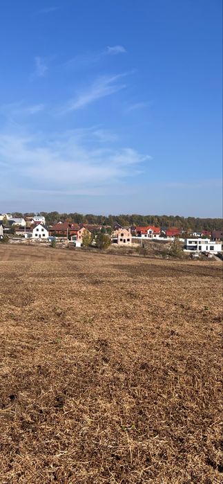 Продається земельна ділянка 6-7 соток в с.Підгороднє
