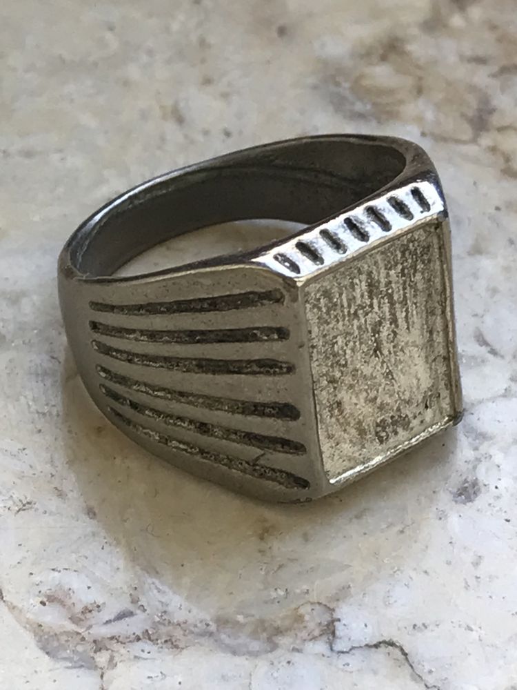 Vintage sygnet pierścionek obrączka masywny metalowy srebrny