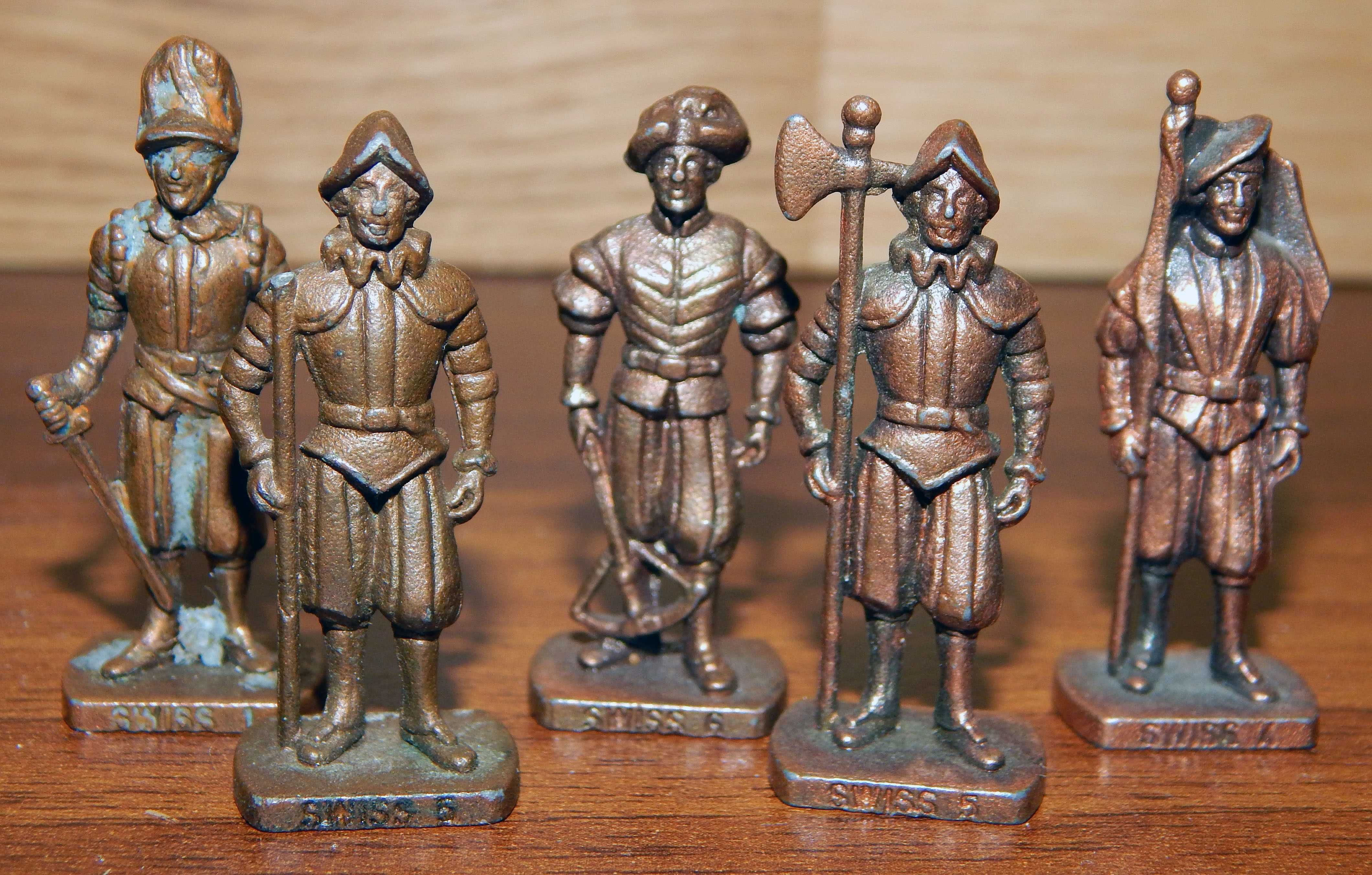 Kinder niespodzianka metalowe figurki