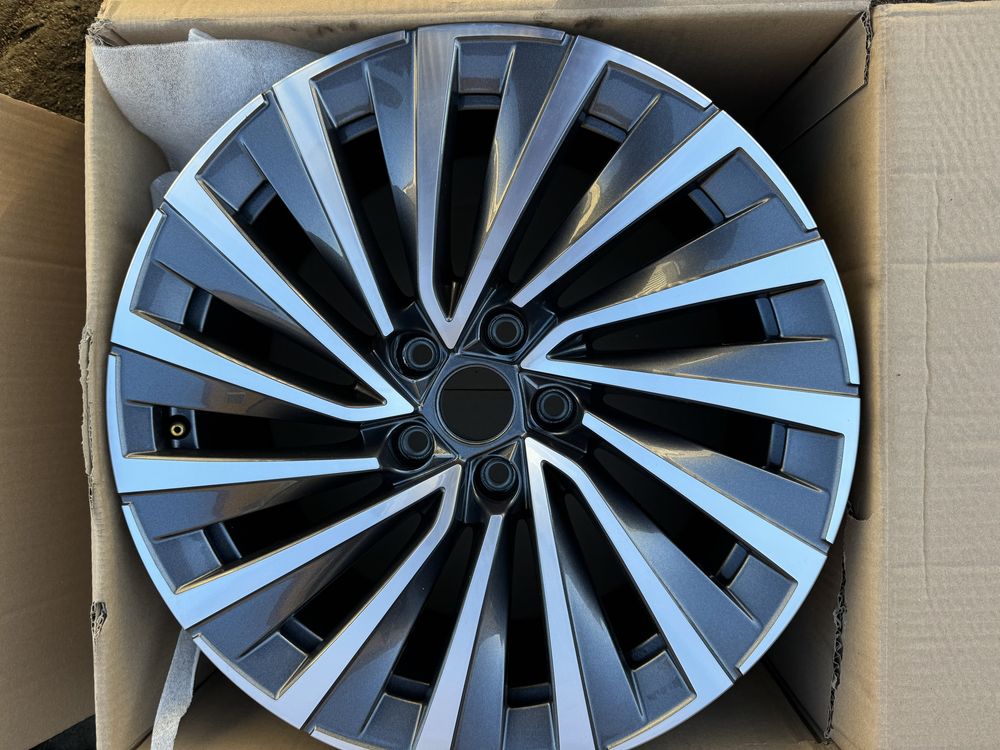 Felga 8,0x18 ET44 Skoda Superb IV 3P0 oryginał jak NOWA