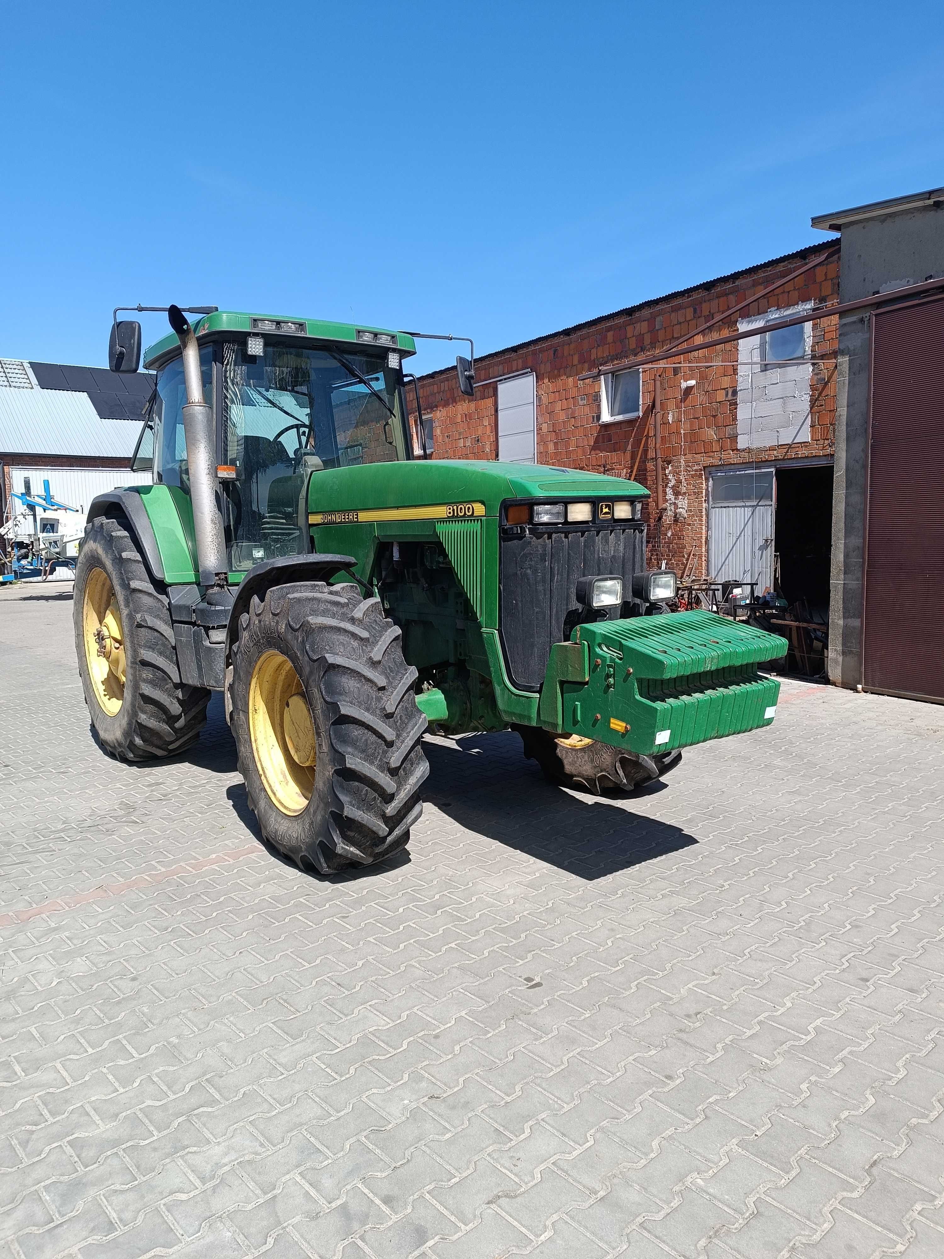 John Deere 8100.