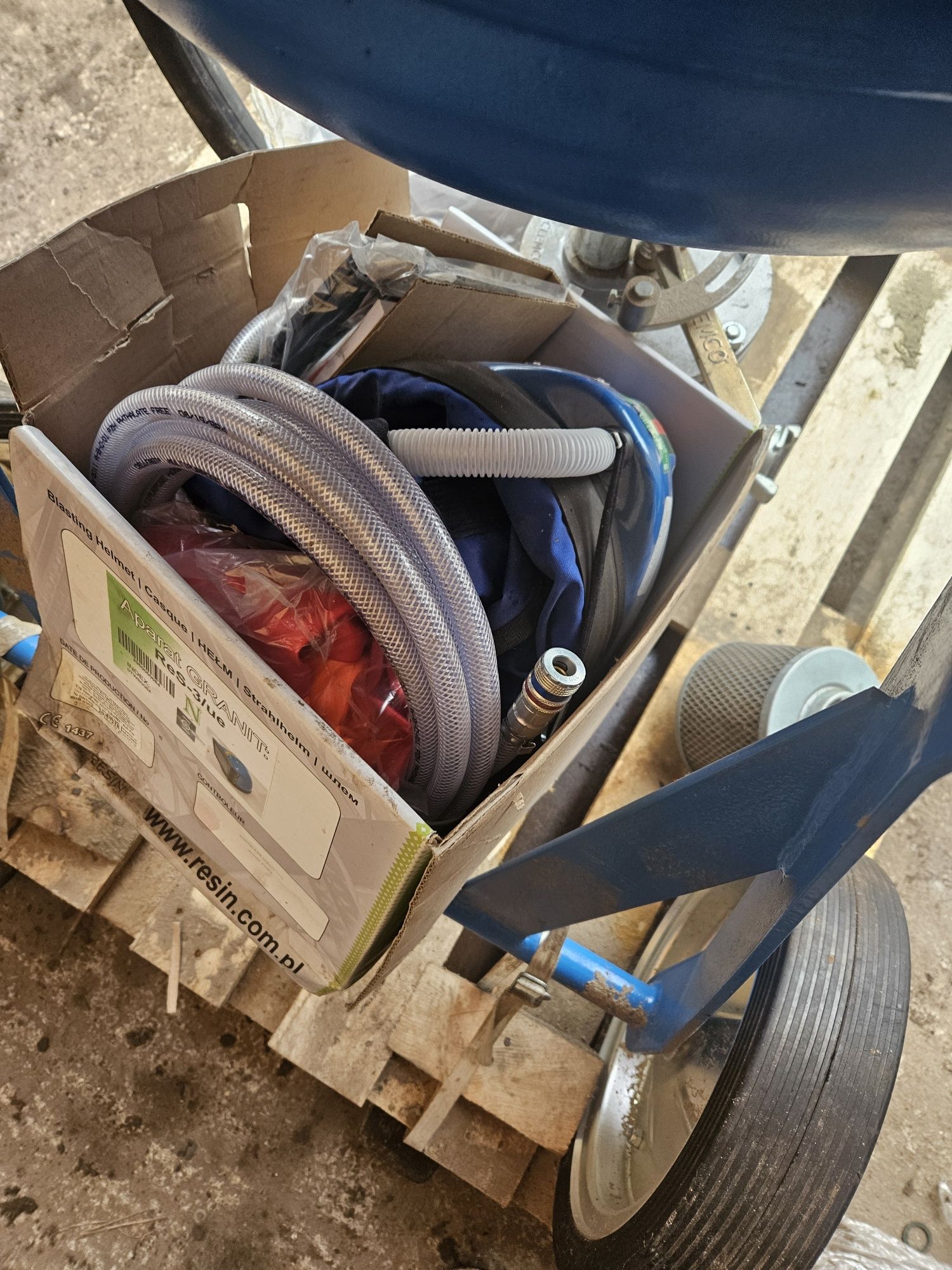Kompresor srubowy atlas copco xas65 piaskarka 200l komnino piaskowanie