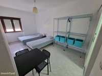Fantastic ensuite room with two beds near Agualva station - R4