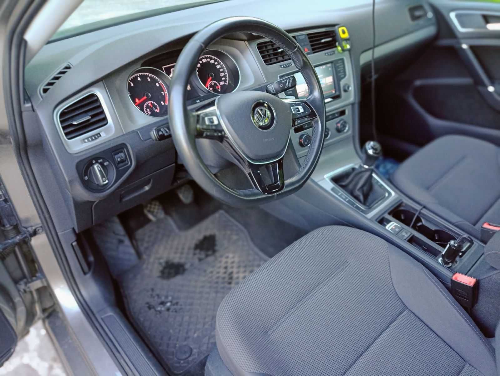 Sprzedam VW Golf VII - rocznik 2015    -  ZADBANY